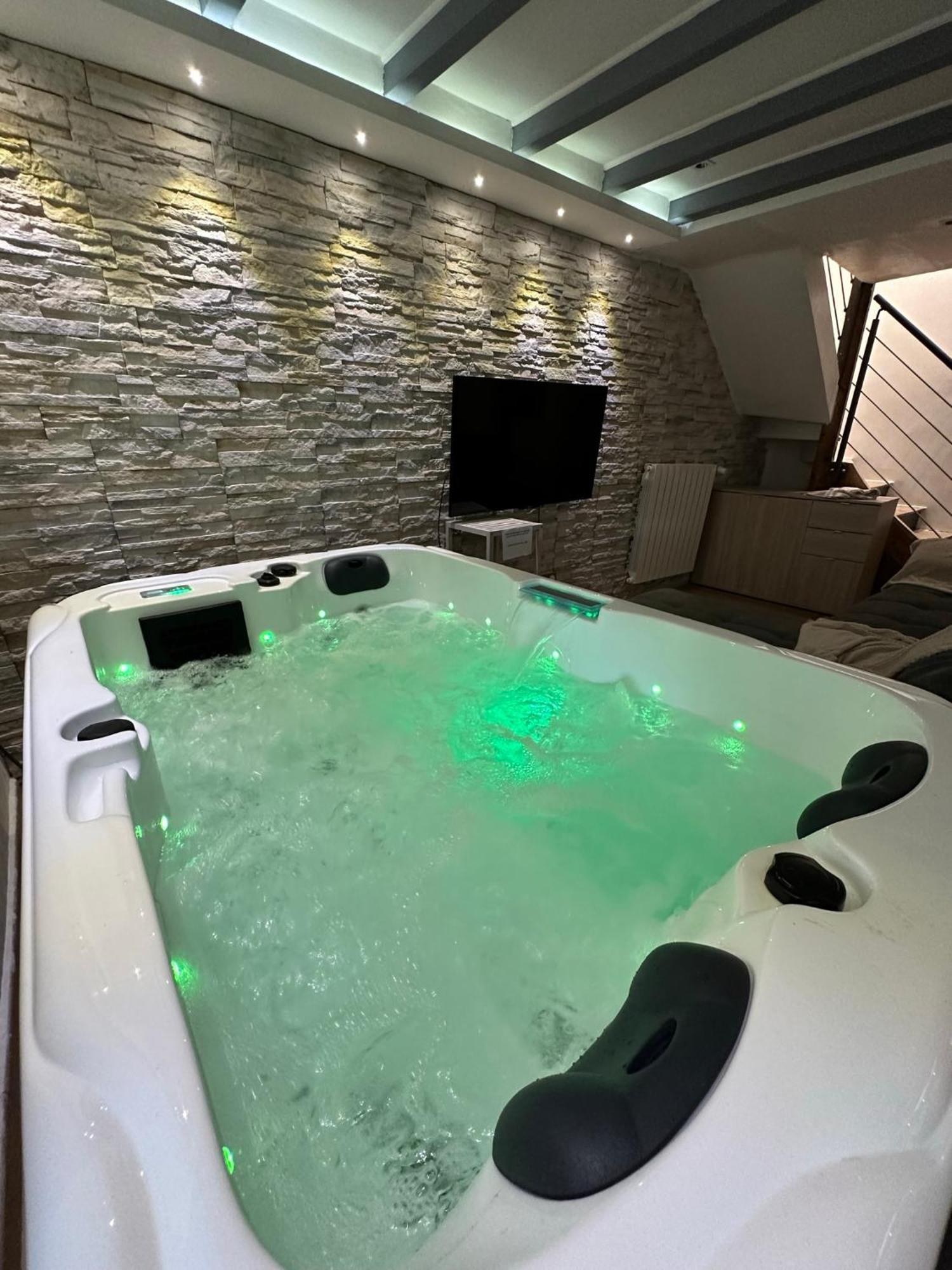 Maison Avec Spa Villa Maisdon-sur-Sevre Екстериор снимка